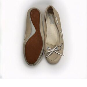 Lacoste - women’s Leather Women Shoe Ballet size 7.5 casual flats